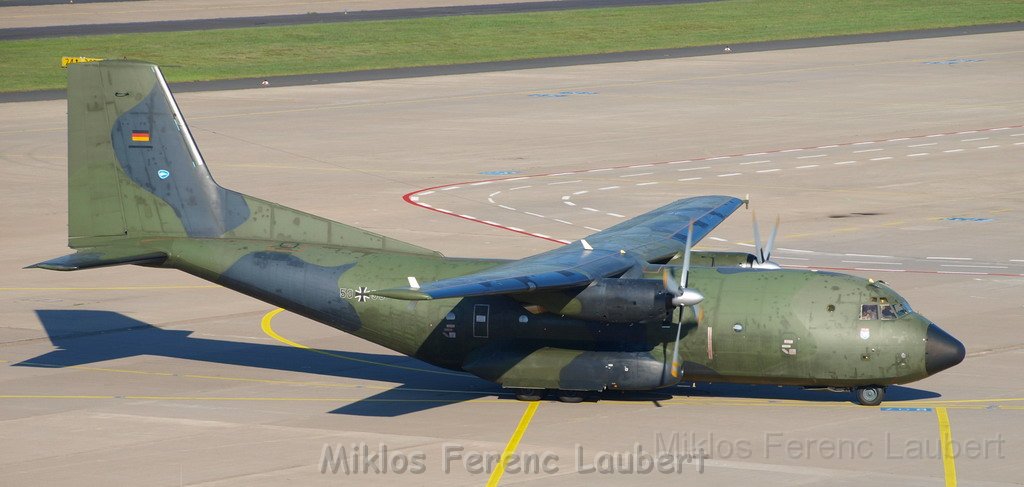 Lufthansa Airbus A 380 zu Besuch Flughafen Koeln Bonn P108.JPG